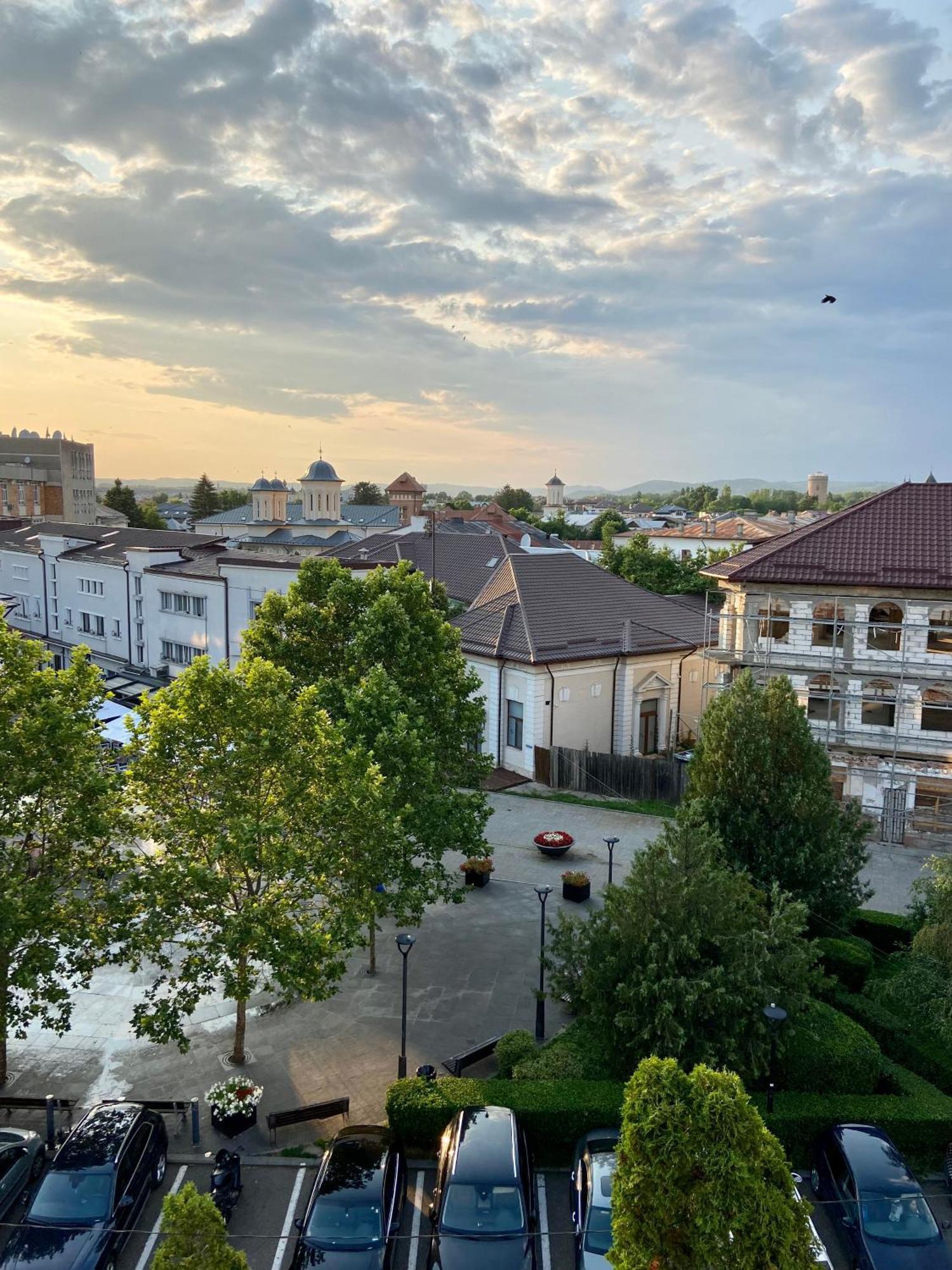 Old Town View- Ultracentral Apartment Тырговиште Экстерьер фото