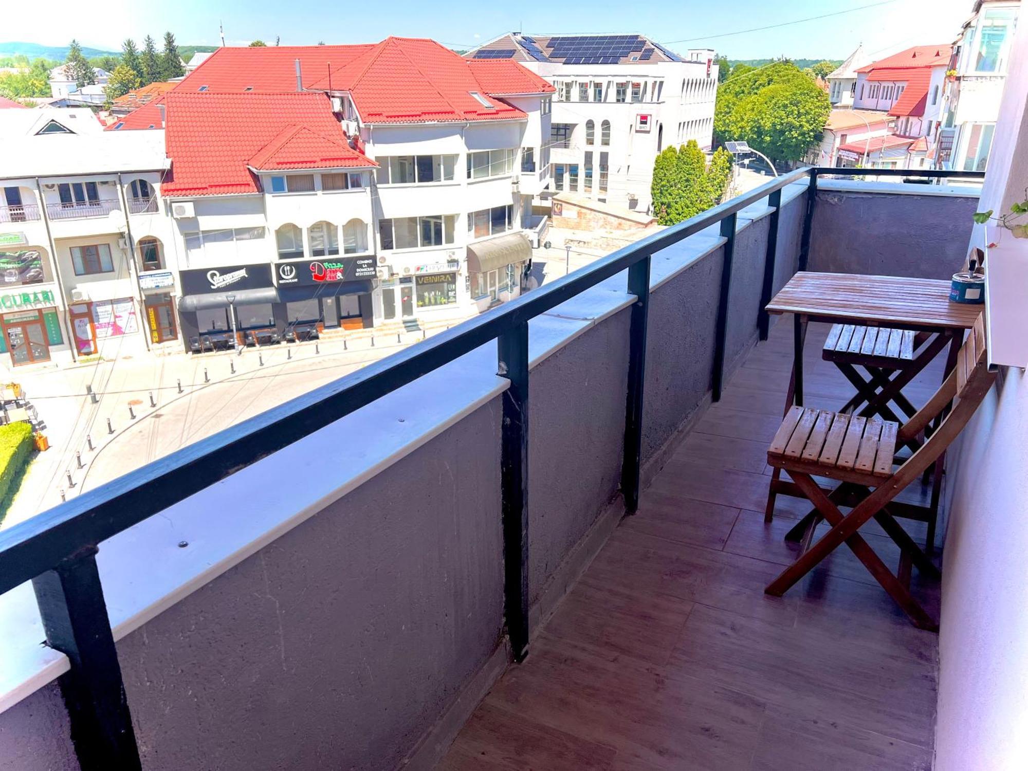 Old Town View- Ultracentral Apartment Тырговиште Экстерьер фото