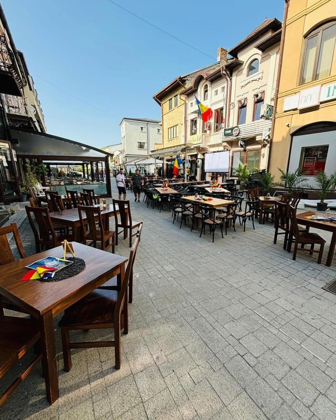 Old Town View- Ultracentral Apartment Тырговиште Экстерьер фото
