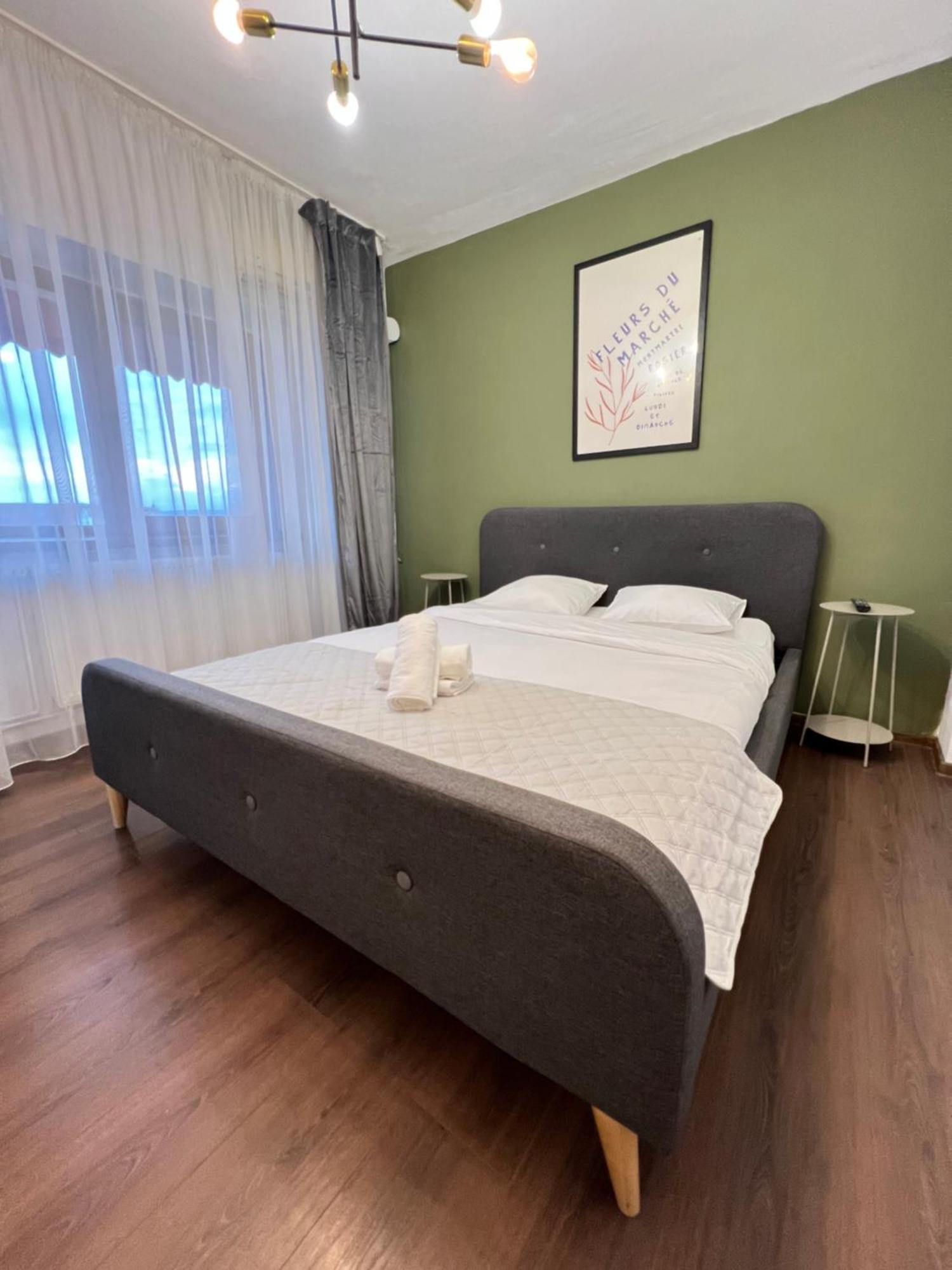 Old Town View- Ultracentral Apartment Тырговиште Экстерьер фото
